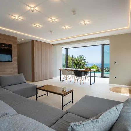 Amistad In With Private Pool And Sea Views Fuengirola